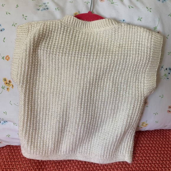 Girls hand knit cream vest with smiley buttons fits sizes 4-7 - Picture 5 of 7